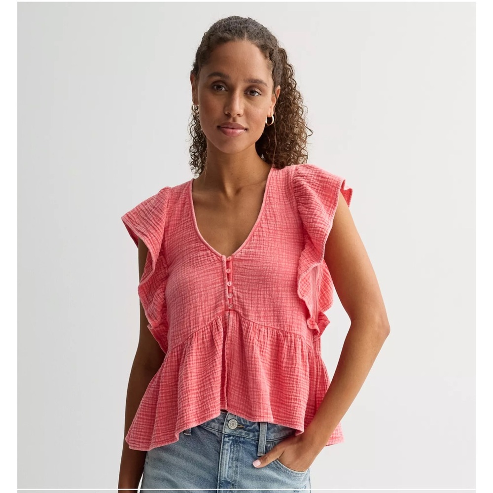 Rewind Coral Textured Ruffle Top - Picture 2 of 10